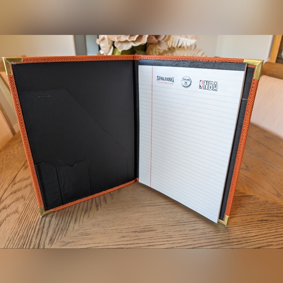 NBA Vancouver Grizzlies Spalding embossed busines padfolio. *Pristine condition* - Picture 7 of 9